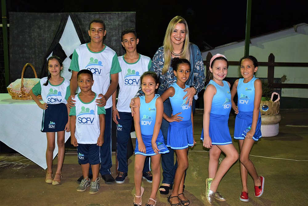 Primeira-dama Wânia recepciona alunos em projeto que faz atendimentos às crianças na cidade de Ceres