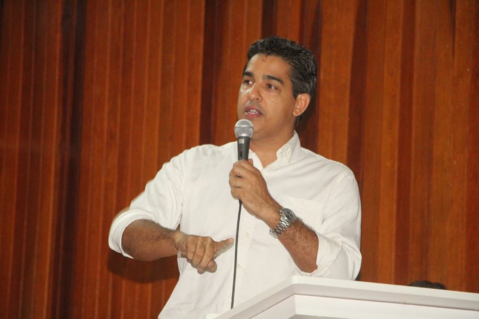 Prefeito PlÃnio Paiva com educadoras de Crixás: apoio à educação é meta da atual gestão na cidade de Crixás