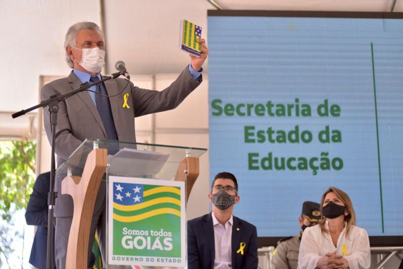 Governador Ronaldo Caiado anuncia liberação de recursos para aquisição de kits de alimentação de alunos
