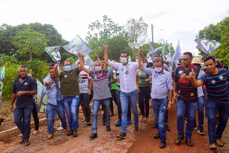 Caminhada nas ruas de Pilar reúne aliados do candidato e do prefeito e a população reforça o apoio