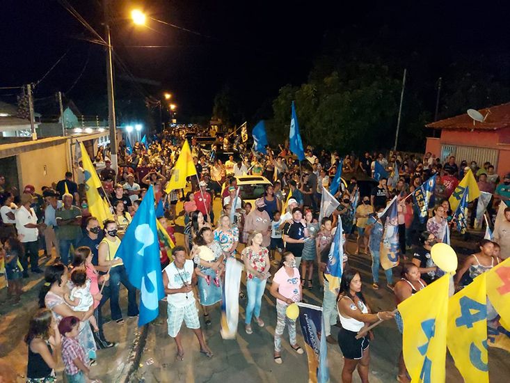 Caminhadas com uma grande participação dos moradores no apoio ao candidato tucano Fernandinho