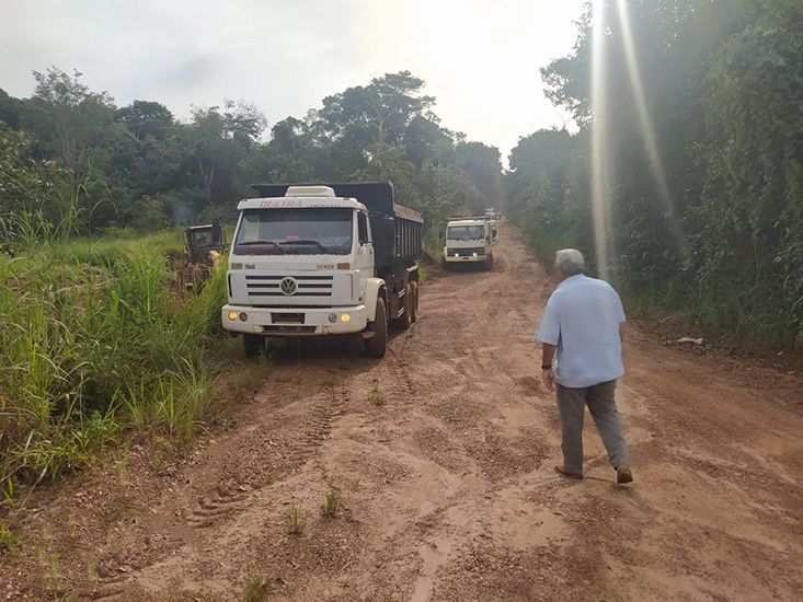 Prefeito Mário vistoria trabalhos de recuperação de estradas que atendem a zona rural de todo município