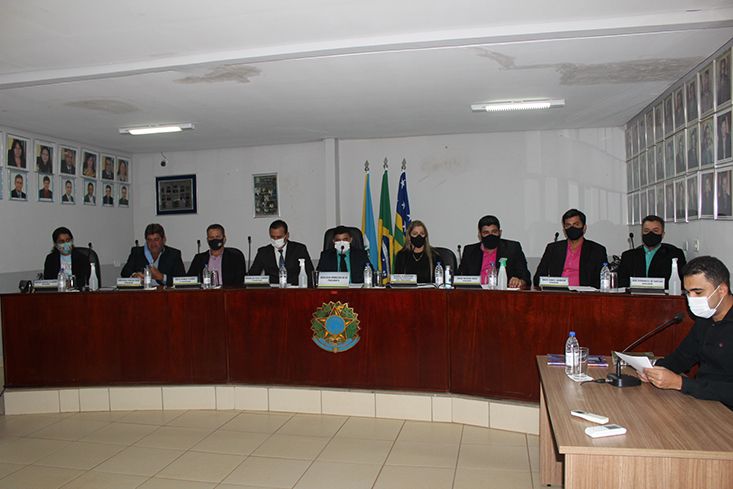 Vereadores de São Patrício durante sessão ordinária na Câmara Municipal: trabalho de muita fiscalização