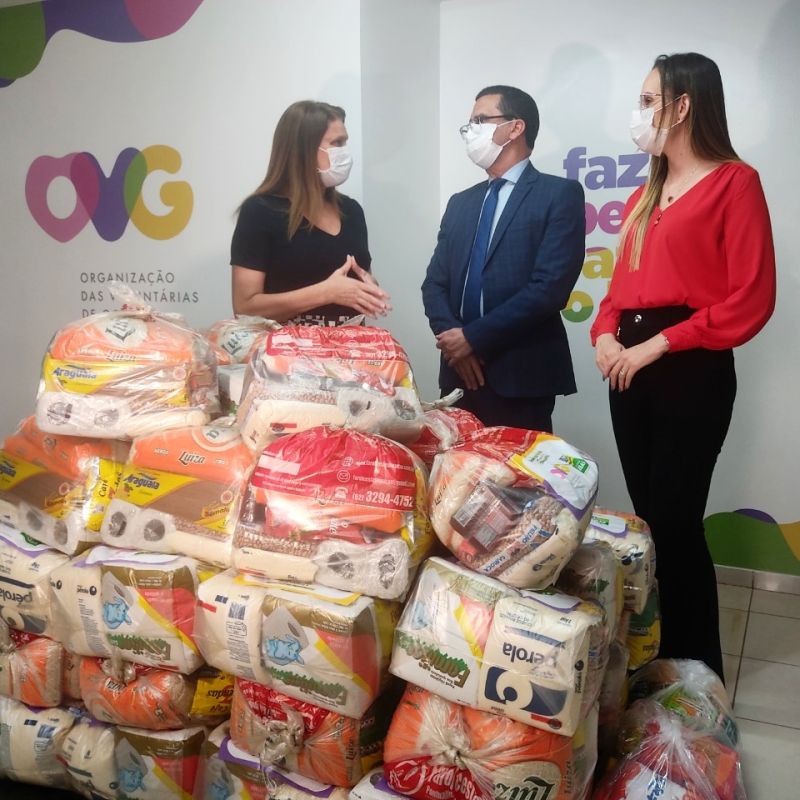 Alimentos foram entregues nesta segunda-feira e, ainda nesta semana, serão doados a famílias em estado de vulnerabilidade social