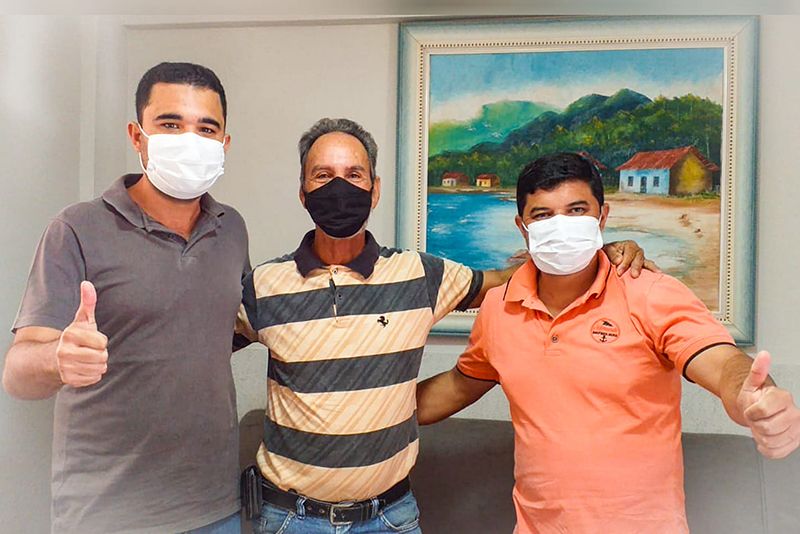 Secretário Wendel, ex-vereador Divino e presidente Deuclésio: visita de cortesia e parceria para realizar ações