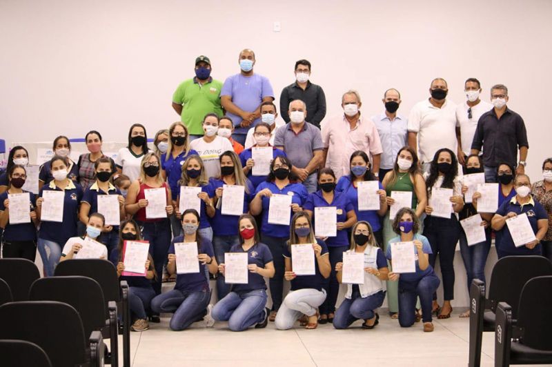 Reconhecimento aos profissionais da educação: professores dedicados que merecem todo o apoio oficial
