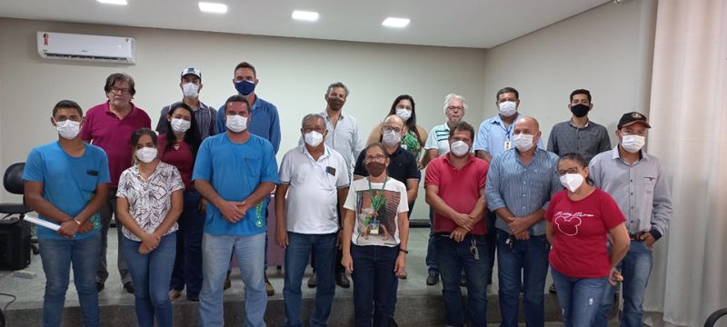 Membros participam de reunião em Uruana para fortalecer cadeia de produção da melancia no município