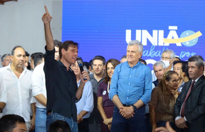 Presidente da AL, Lissauer Vieira, discursa durante evento em Jaraguá e manifesta apoio ao governador