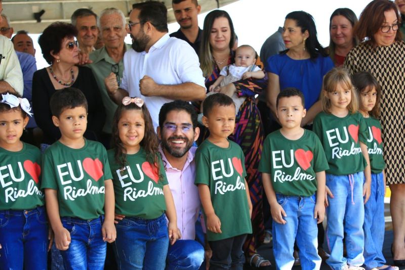 Deputado estadual Lincoln Tejota ao lado do prefeito Fred Vidigal e de autoridades nas comemorações dos 70 anos de Rialma