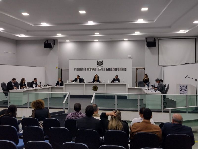 Simone Rosa comanda a Câmara Municipal de Ceres com conhecimento e respeito ao dinheiro público
