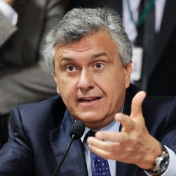 Caiado quer que concessionÃ¡rias indenizem consumidores lesados