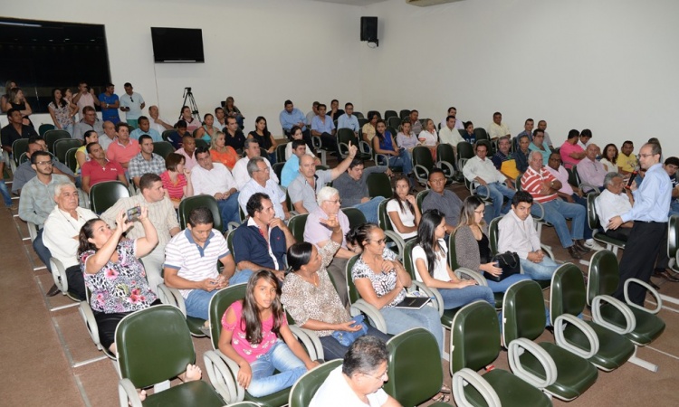 CÃ¢mara Municipal ficou lotada. PÃºblico queria informaÃ§Ãµes sobre regras