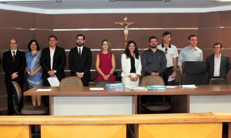 Autoridades que participaram do mutirÃ£o na cidade de Posse, no Nordeste de GoiÃ¡s: atendimento mais rÃ¡pido
