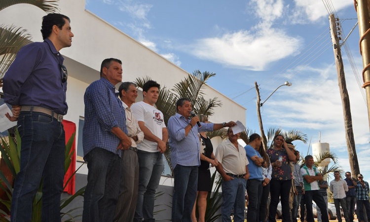 Geraldo discursa diante de autoridades na inauguraÃ§Ã£o do Posto de SaÃºde em Santo AntÃ´nio da Laguna