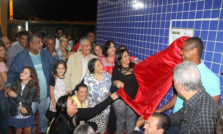 Em outro momento inauguraÃ§Ã£o de praÃ§a em UruaÃ§u: mais uma conquista da populaÃ§Ã£o