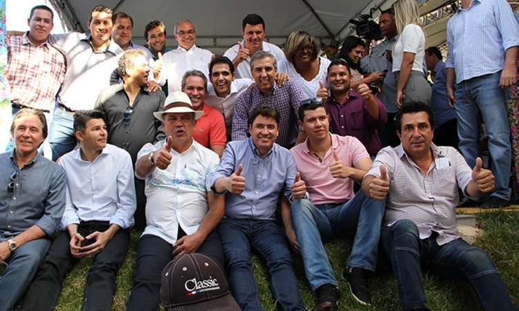Wilder com senadores, polÃ­ticos e amigos no seu aniversÃ¡rio