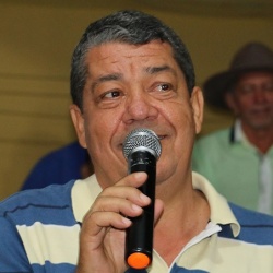 Geraldo Martins durante o ato polÃ­tico para confirmar seu nome