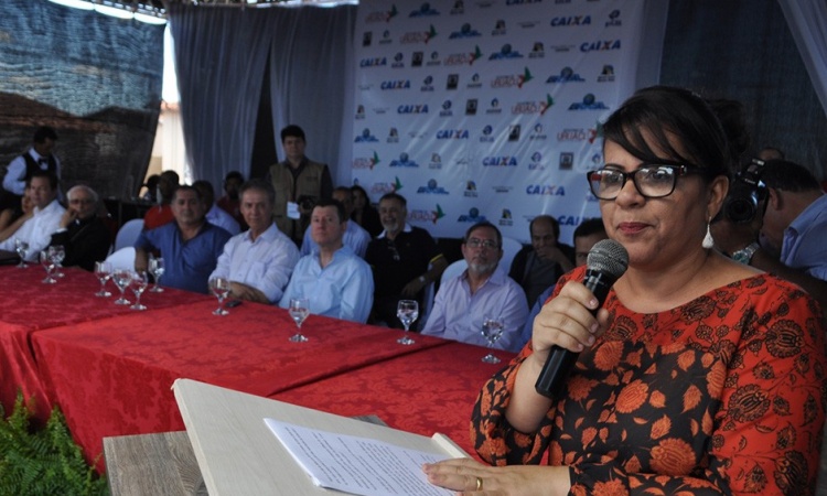 Solange discursa durante evento em UruaÃ§u para entrega de 446 casas populares: sonho que virou realidade
