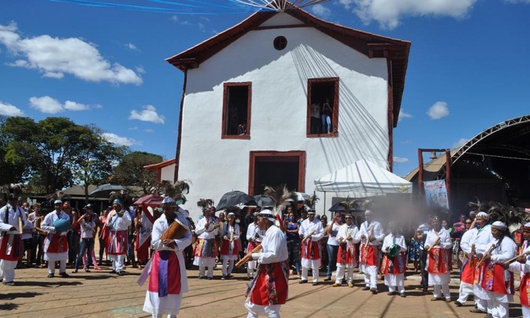 Festa da Congada de Santa EfigÃªnia, tradiÃ§Ã£o de 200 anos em NiquelÃ¢ndia
