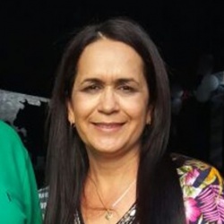 Vice Wanderley da Nogueira e Cirinha da FarmÃ¡cia, a prefeita eleita de Montividiu do Norte: 77,5% dos votos