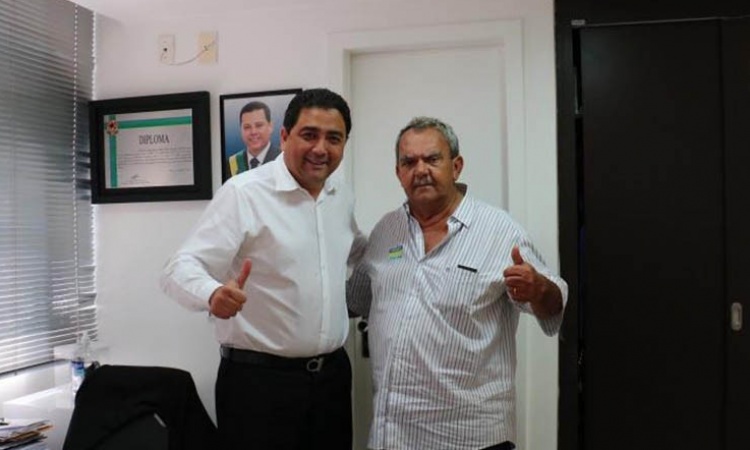 Deputado Talles Barreto com o prefeito eleito de Itapaci, MÃ¡rio Macaco: parcerias para levar obras Ã  cidade