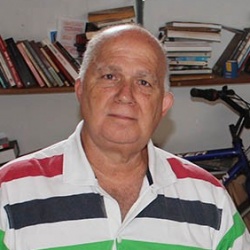 Dinda Ã© escritor, professor e jornalista: triste com a banalizaÃ§Ã£o da arte
