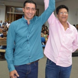 O vice Celino e o prefeito eleito Valdeto, de NiquelÃ¢ndia: posse garantida