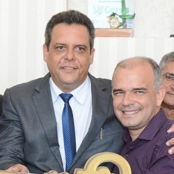 Prefeito Rafaell Melo recebe simbolicamente a chaves da cidade de Ceres: a volta da FamÃ­lia Melo ao poder 