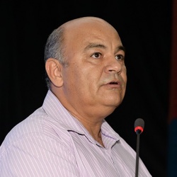 Eronildo apresenta documentaÃ§Ã£o da prefeitura com informaÃ§Ãµes sobre contas