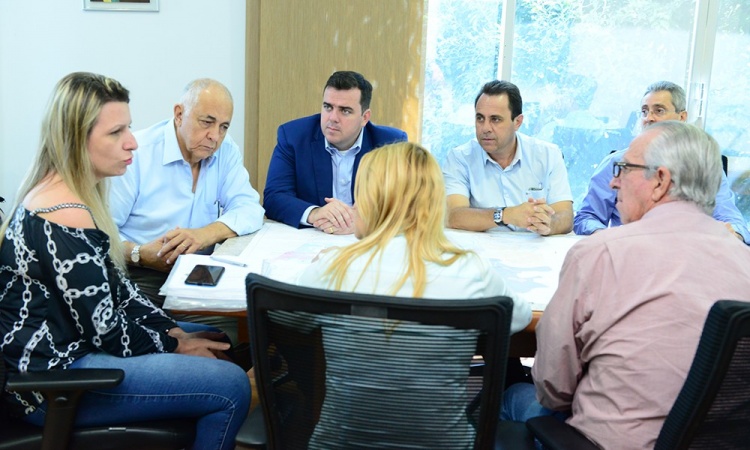 Presidente da Saneago, JosÃ© Carlos Siqueira, com Gustavo Mendanha e assessores de Aparecida de GoiÃ¢nia