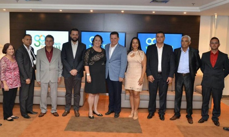 CÃ¡ssia Dourado com Marconi, Alexandre Baldy, Levino e lideranÃ§as polÃ­ticas do municÃ­pio de Sta. Isabel