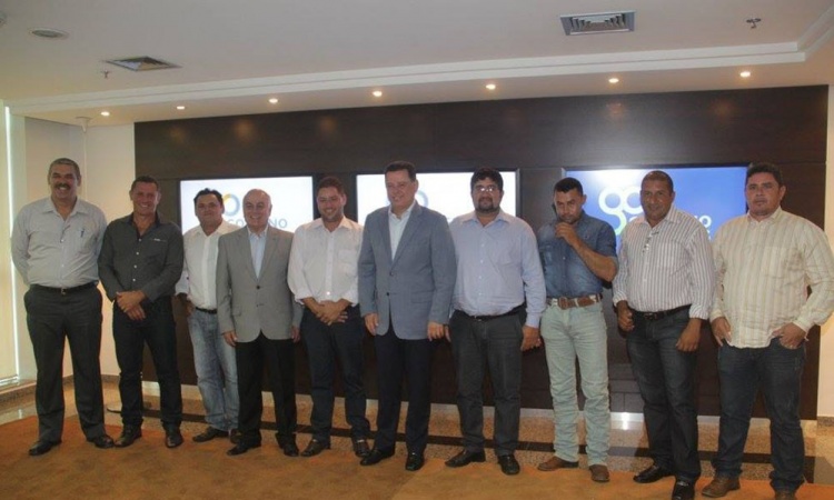 Governador Marconi com Helio de Sousa, prefeito Agostinho e lideranÃ§as polÃ­ticas da cidade de Trombas