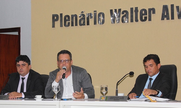 Rafaell Melo, prefeito de Ceres, participa da primeira sessÃ£o na CÃ¢mara Municipal e faz balanÃ§o da gestÃ£o