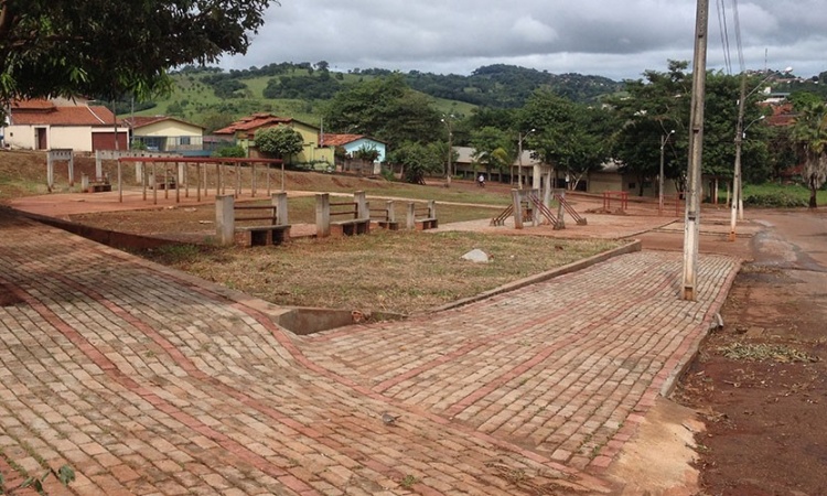 Uma das praÃ§as que recebeu obras de revitalizaÃ§Ã£o na cidade de Rialma