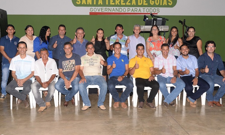 Prefeito Edson Palmeiras e primeira-dama Mirian com autoridades: investimento no produtor