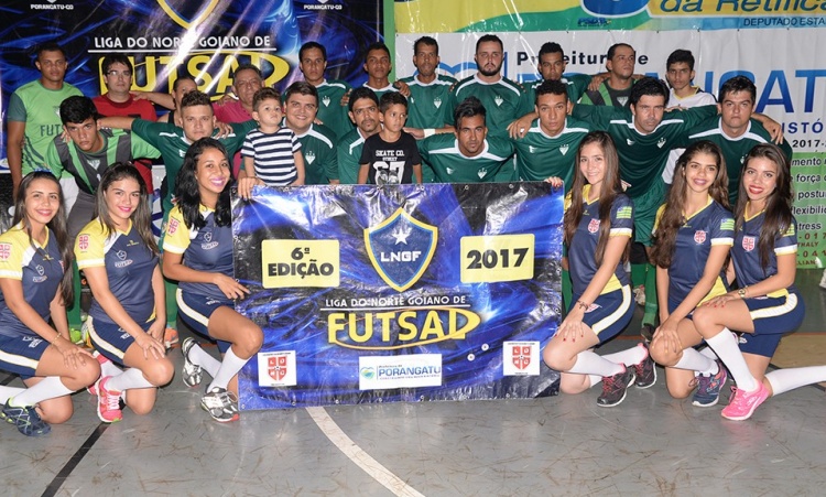 Equipe de Santa Tereza de GoiÃ¡s com o prefeito Edson: entrosamento