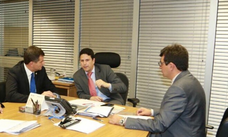 Marcos AbrÃ£o com o ministro Bruno e o presidente da Agehab, Stival