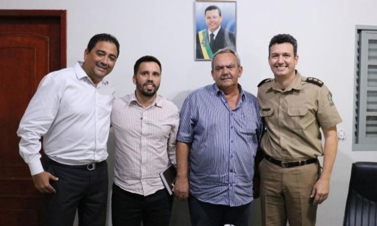 Talles, vereador Gabriel do Posto, MÃ¡rio Macaco e tenente-coronel AnÃ©sio Barbosa: melhoria na educaÃ§Ã£o