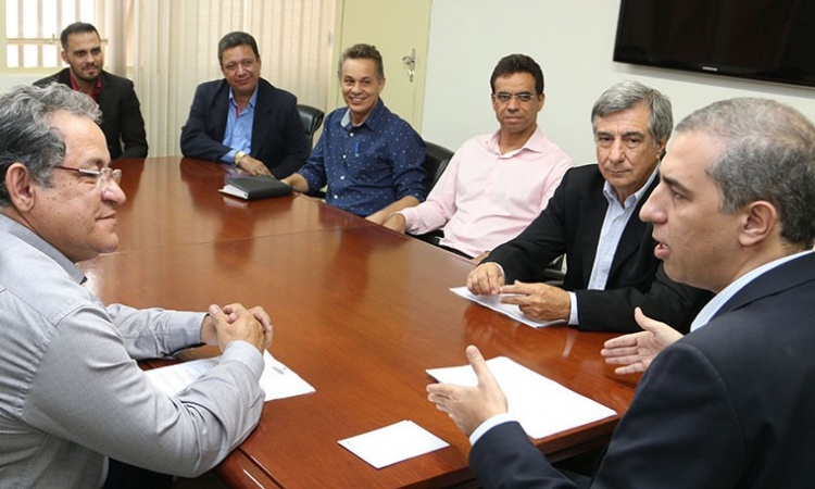 Edson Palmeiras, de Santa Tereza de GoiÃ¡s, com o vice JosÃ© Eliton