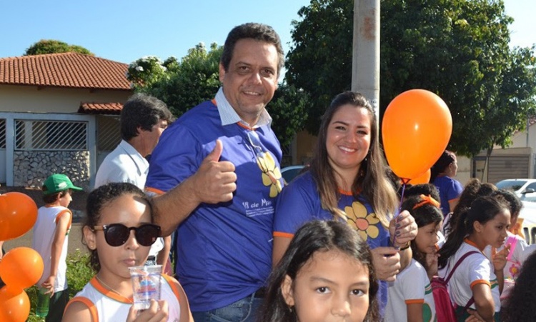 Rafaell e a primeira-dama VÃ¢nia com crianÃ§as: proteÃ§Ã£o aos menores