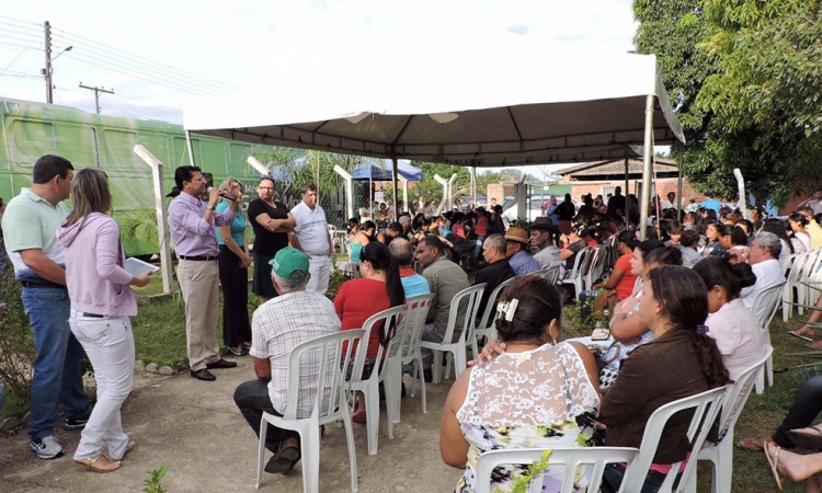 Prefeito Valdeto discursa durante ediÃ§Ã£o do Prefeitura em AÃ§Ã£o na cidade