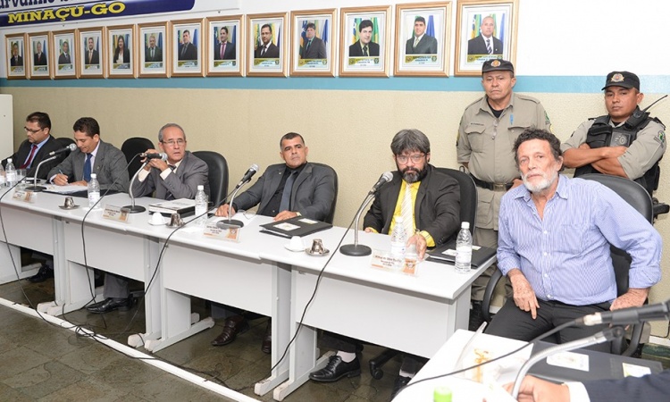 Prefeito Nick Barbosa na CÃ¢mara Municipal durante sessÃ£o em que seria votado o seu afastamento