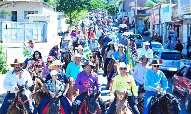 Prefeito Valdeto Ferreira participou da cavalgada que teve mudanÃ§as