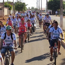 Dezenas de ciclistas participaram do novo passeio