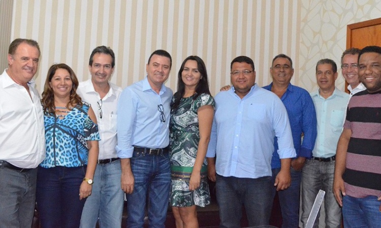 Prefeitos e autoridades realizaram reuniÃ£o para discutir criaÃ§Ã£o de consÃ³rcio para resolver problemas comuns