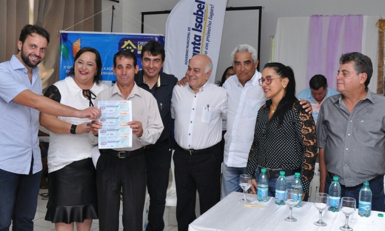 Baldy, CÃ¡ssia Dourado, Luiz Stival, Helio de Sousa, autoridades do municÃ­pio e morador que foi contemplado