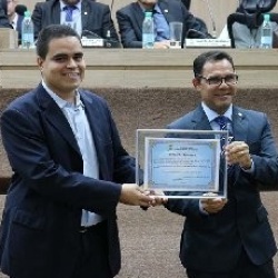 MÃ¡rio Pinheiro, da OAB local, tambÃ©m recebeu