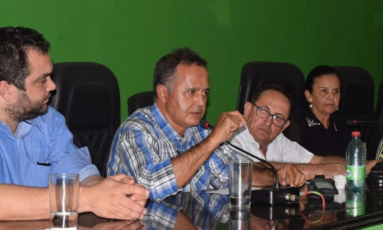 Prefeito NÃ©lio Cunha vai Ã  JustiÃ§a contra JBS. Ele quer abertura de frigorÃ­fico para garantir mais empregos