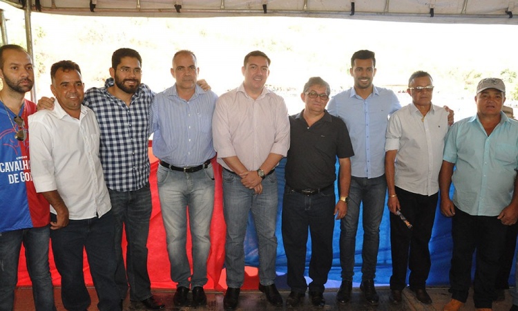 SÃ¡vio com o deputado Lincoln Tejota e prefeitos que foram prestigiar a 122Âª Cavalhadas de Pilar de GoiÃ¡s