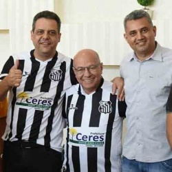 Rafaell Melo com o professor Alcides Ribeiro, presidente FlÃ¡vio e vereadores durante evento na cidade de Ceres